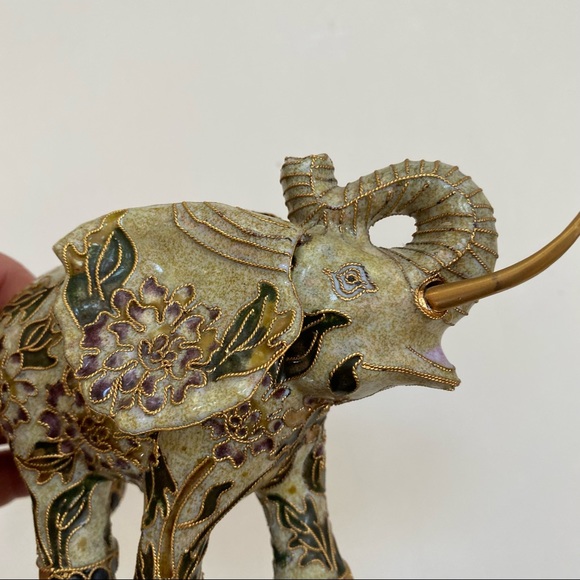 Elegant Elephant Statue with Trunk Facing Upwards - Picture 8 of 8